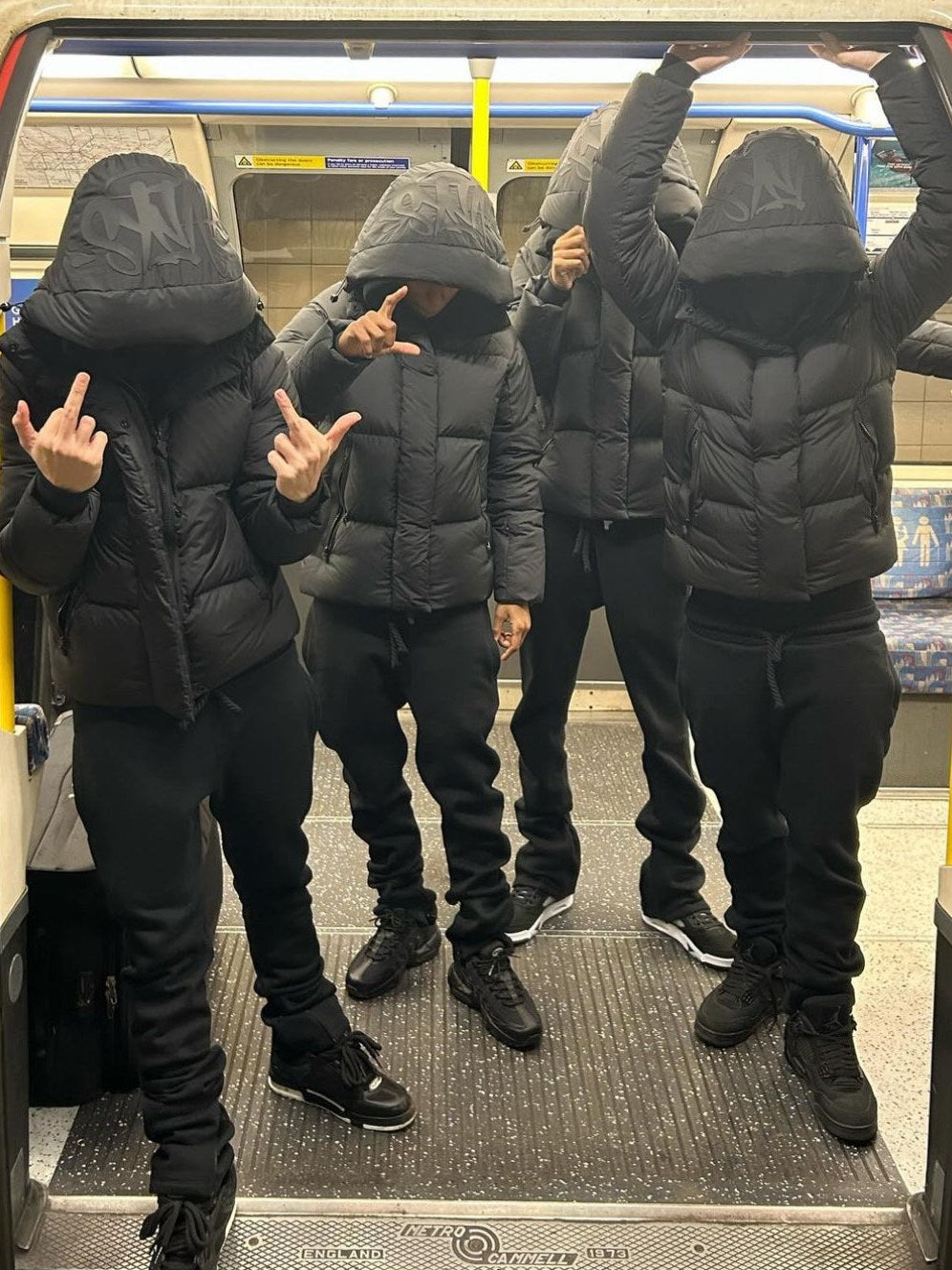 Syna World Logo Puffer Jacket - Blackout